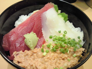 鮪・いか・納豆丼