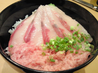 ハマチ・ネギトロ丼