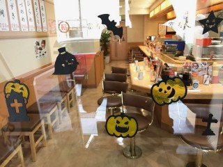 ハロウィン入口　窓
